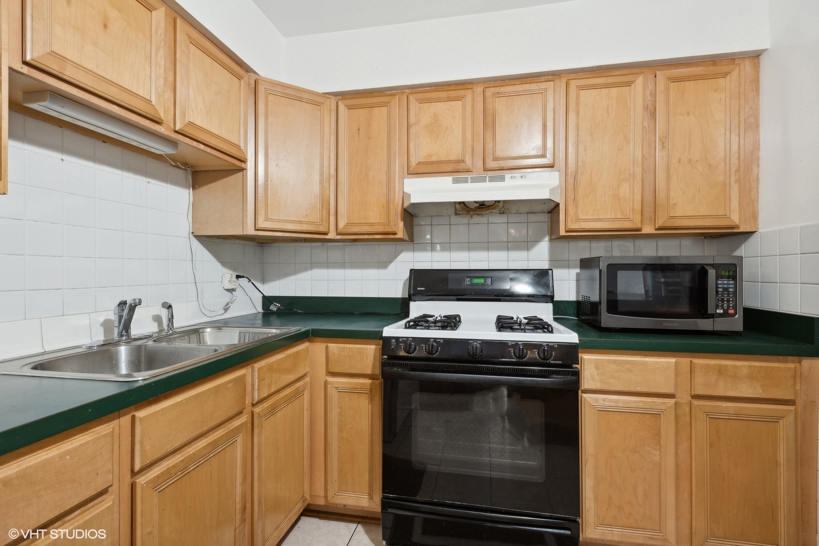 9561 Dee Road, Unit 2G Des Plaines, IL 60016 - Photo 11 of 18 a kitchen with granite countertop a stove sink and cabinets