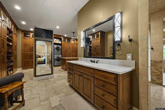 $2,995,000 | 1900 West 39th Street, Casper, WY 82604