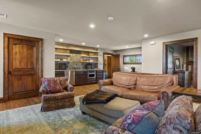$2,995,000 | 1900 West 39th Street, Casper, WY 82604