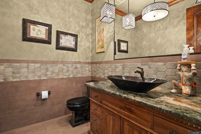 $2,995,000 | 1900 West 39th Street, Casper, WY 82604