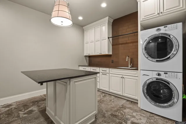 $2,995,000 | 1900 West 39th Street, Casper, WY 82604