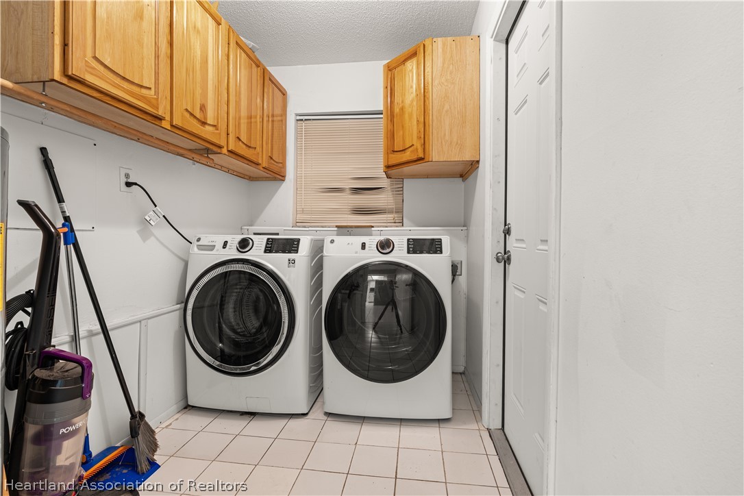 7100 Coral Ridge Road Sebring, FL 33876 - Photo 43 of 44 a utility room with dryer and washer