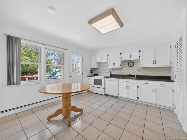 $959,999 | 8 Hampton Road, Airmont, NY 10901