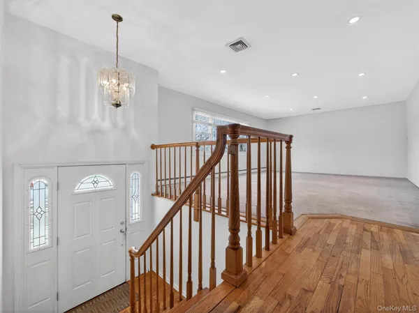 $959,999 | 8 Hampton Road, Airmont, NY 10901