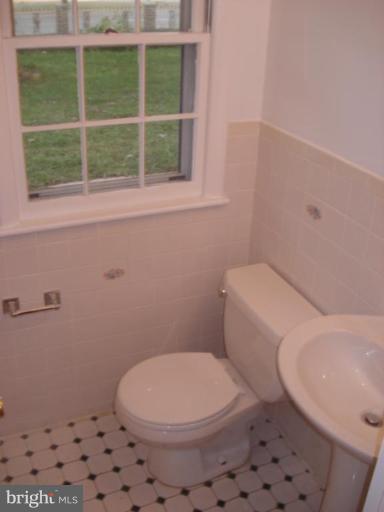 121 Randolph Road Silver Spring, MD 20904 - Photo 17 of 30 Half Bath 1