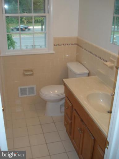 121 Randolph Road Silver Spring, MD 20904 - Photo 24 of 30 Bath #4