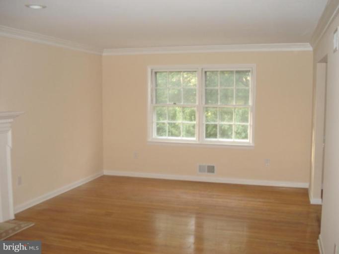 121 Randolph Road Silver Spring, MD 20904 - Photo 7 of 30 Living Room #2