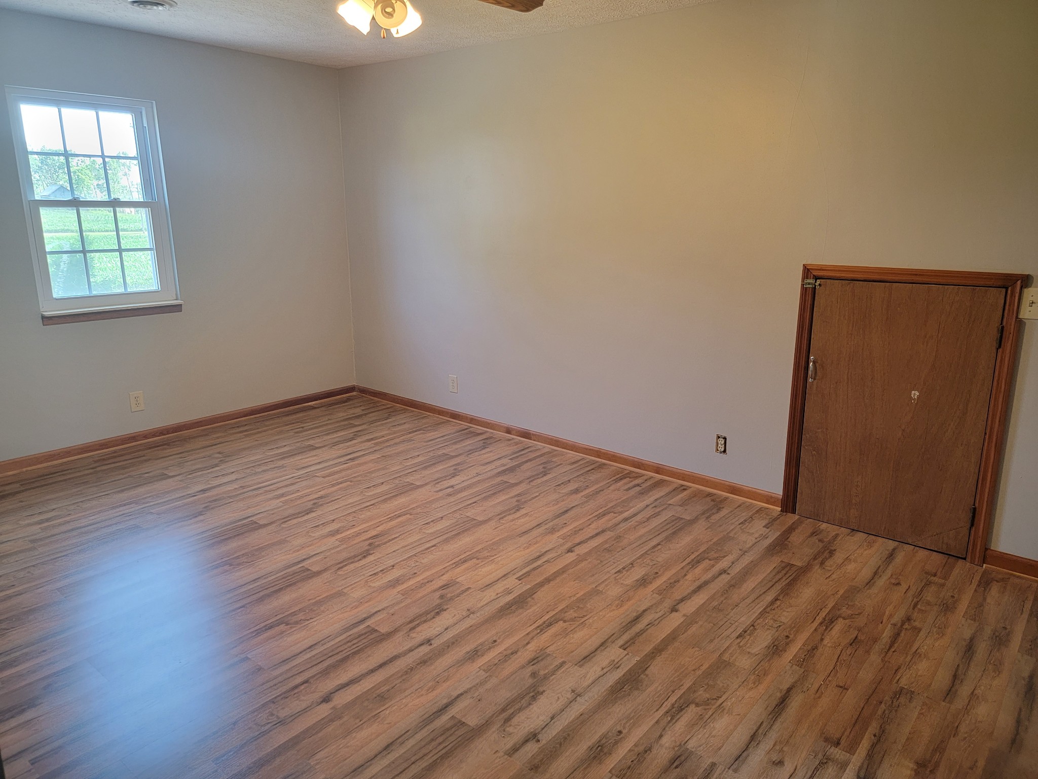 5814 Wayman Dunn Road Springfield, TN 37172 - Photo 34 of 65 an empty room with wooden floor and windows