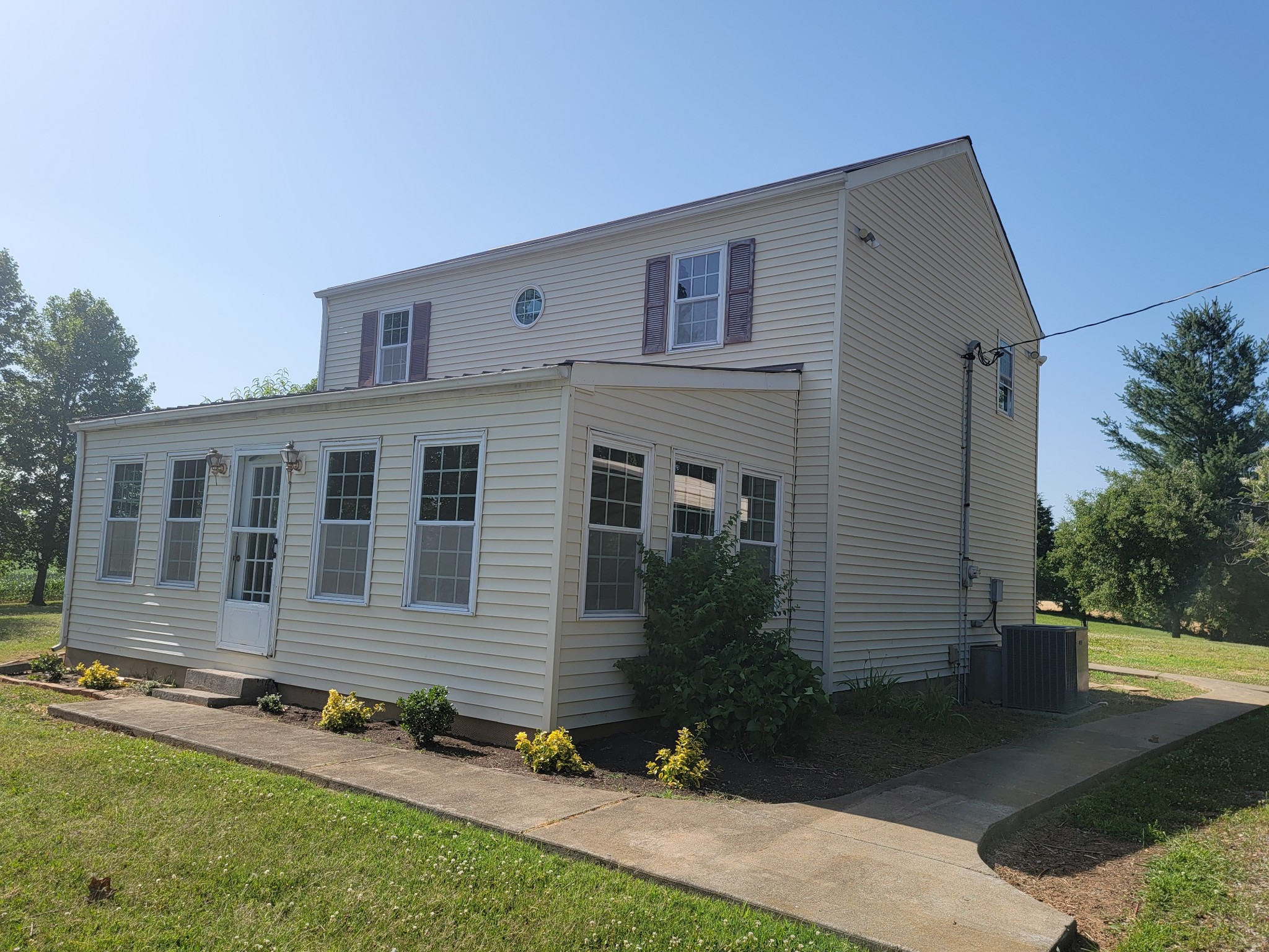 5814 Wayman Dunn Road Springfield, TN 37172 - Photo 65 of 65 a front view of a house with a yard