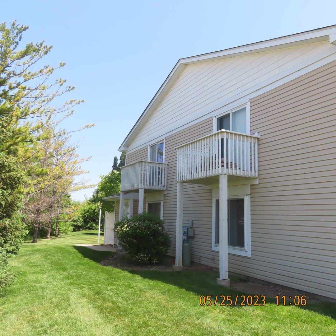 1566 Cornell Circle, Unit 1566 Hoffman Estates, IL 60169 - Photo 2 of 4 a front view of a house with a yard
