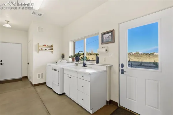 $700,000 | 1534 7th Street, Penrose, CO 81240
