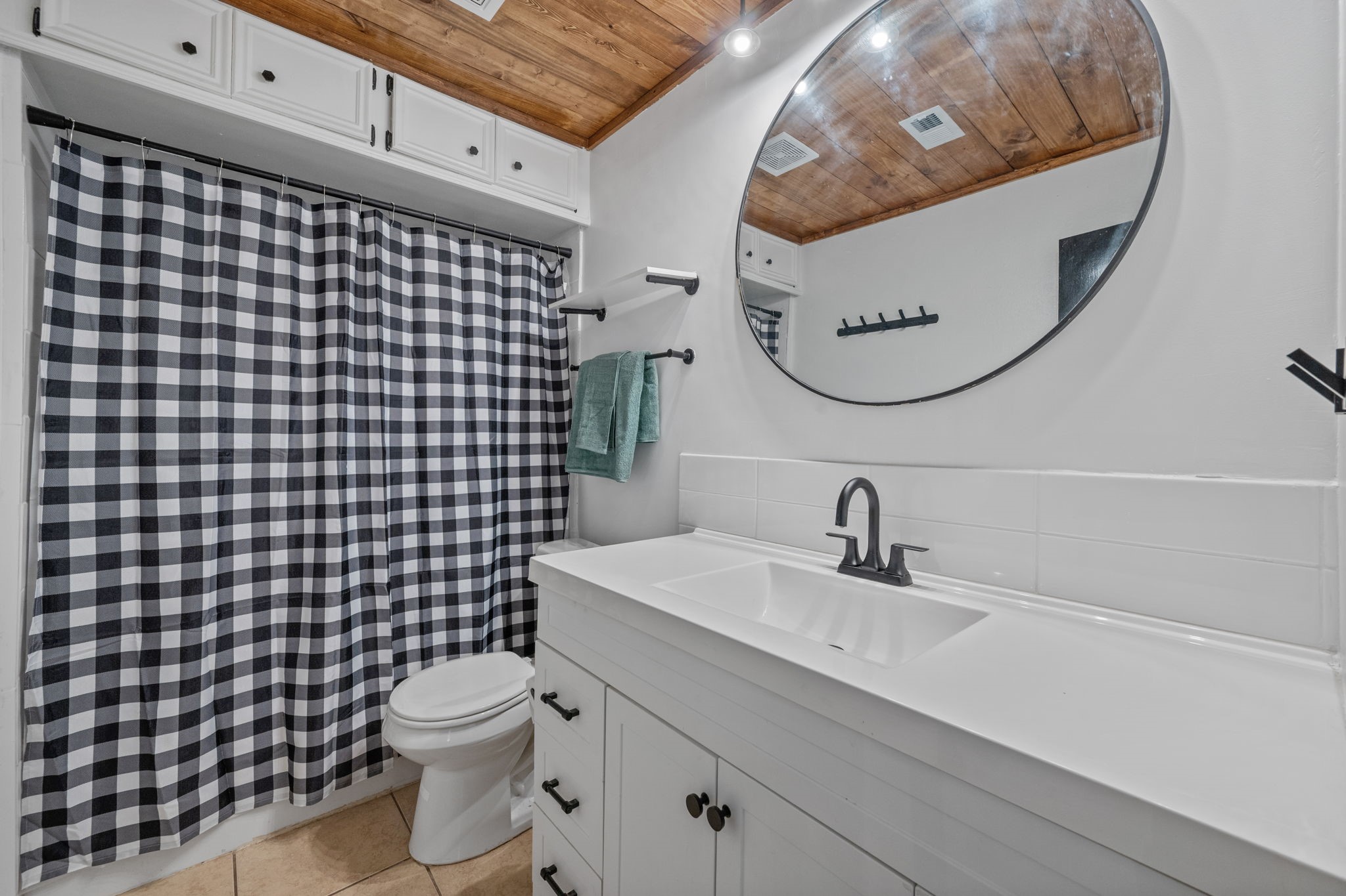 6470 Farm To Market Road 356 Trinity, TX 75862 - Photo 19 of 26 Secondary Bathroom