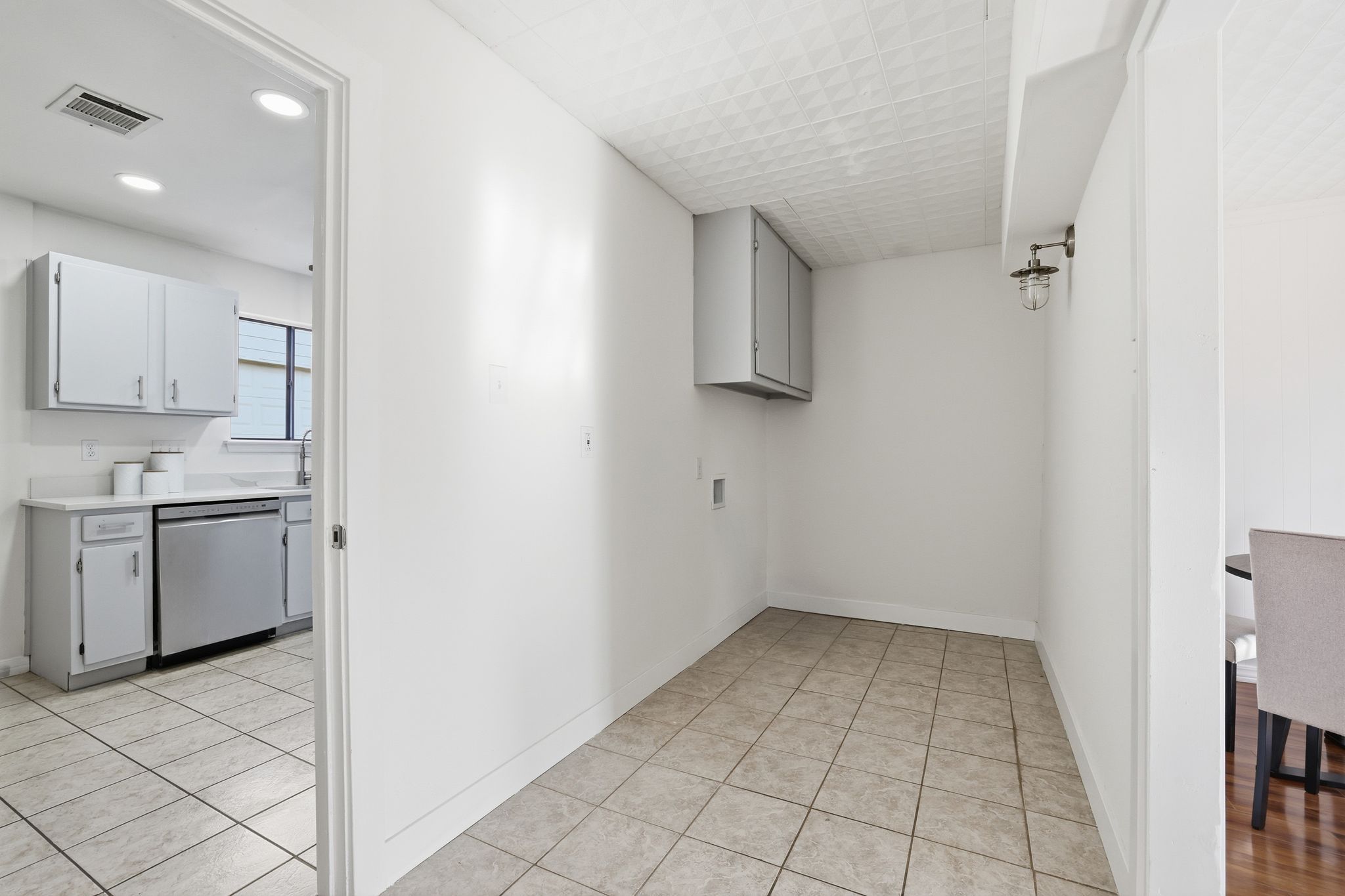 13004 Esplanade Street Austin, TX 78727 - Photo 32 of 36 Washer and dryer connections