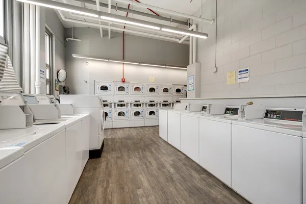 $2,550 | 1255 North Sandburg Terrace, Unit 1207E, Chicago, IL 60610