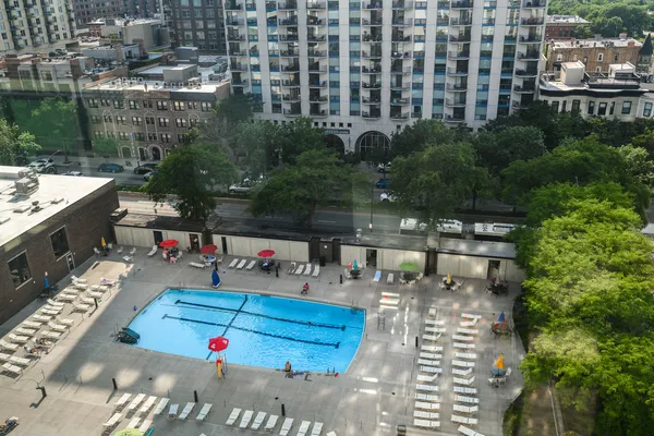 $2,550 | 1255 North Sandburg Terrace, Unit 1207E, Chicago, IL 60610