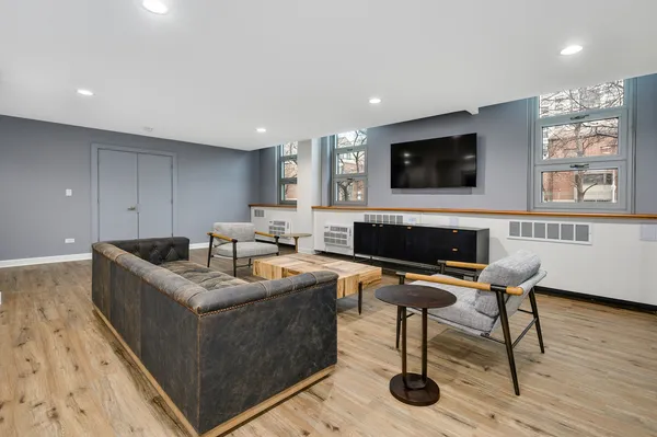 $2,550 | 1255 North Sandburg Terrace, Unit 1207E, Chicago, IL 60610