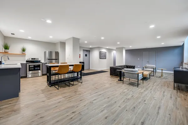 $2,550 | 1255 North Sandburg Terrace, Unit 1207E, Chicago, IL 60610