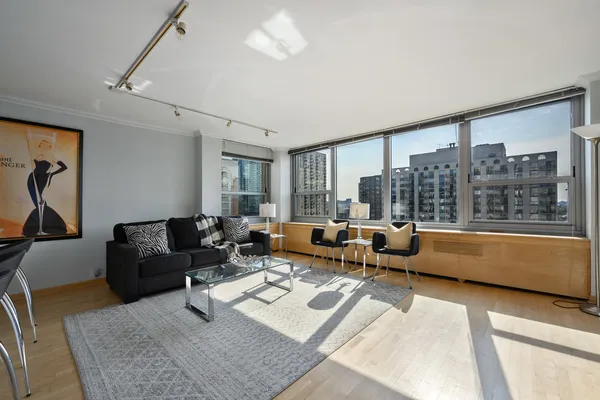 $2,550 | 1255 North Sandburg Terrace, Unit 1207E, Chicago, IL 60610