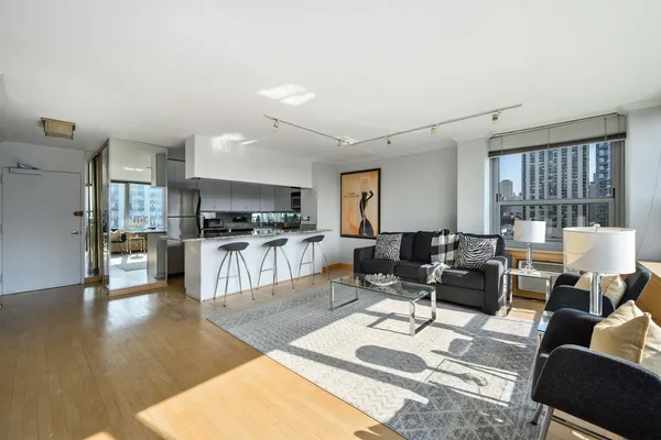 $2,550 | 1255 North Sandburg Terrace, Unit 1207E, Chicago, IL 60610