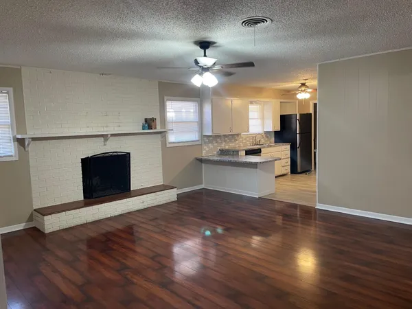 $1,400 | 3715 45th Street, Lubbock, TX 79413