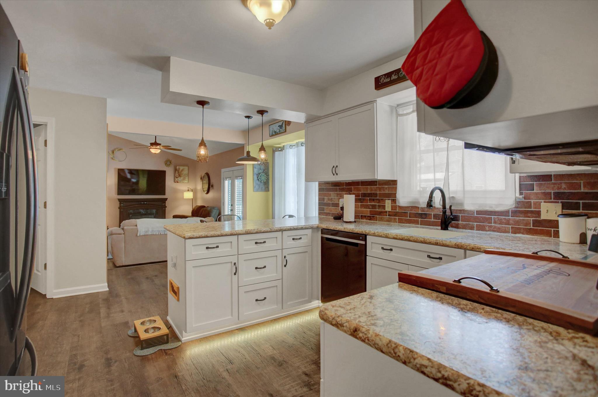65 Ridgeview Drive Etters, PA 17319 - Photo 16 of 50 a kitchen with stainless steel appliances granite countertop a sink dishwasher stove and refrigerator