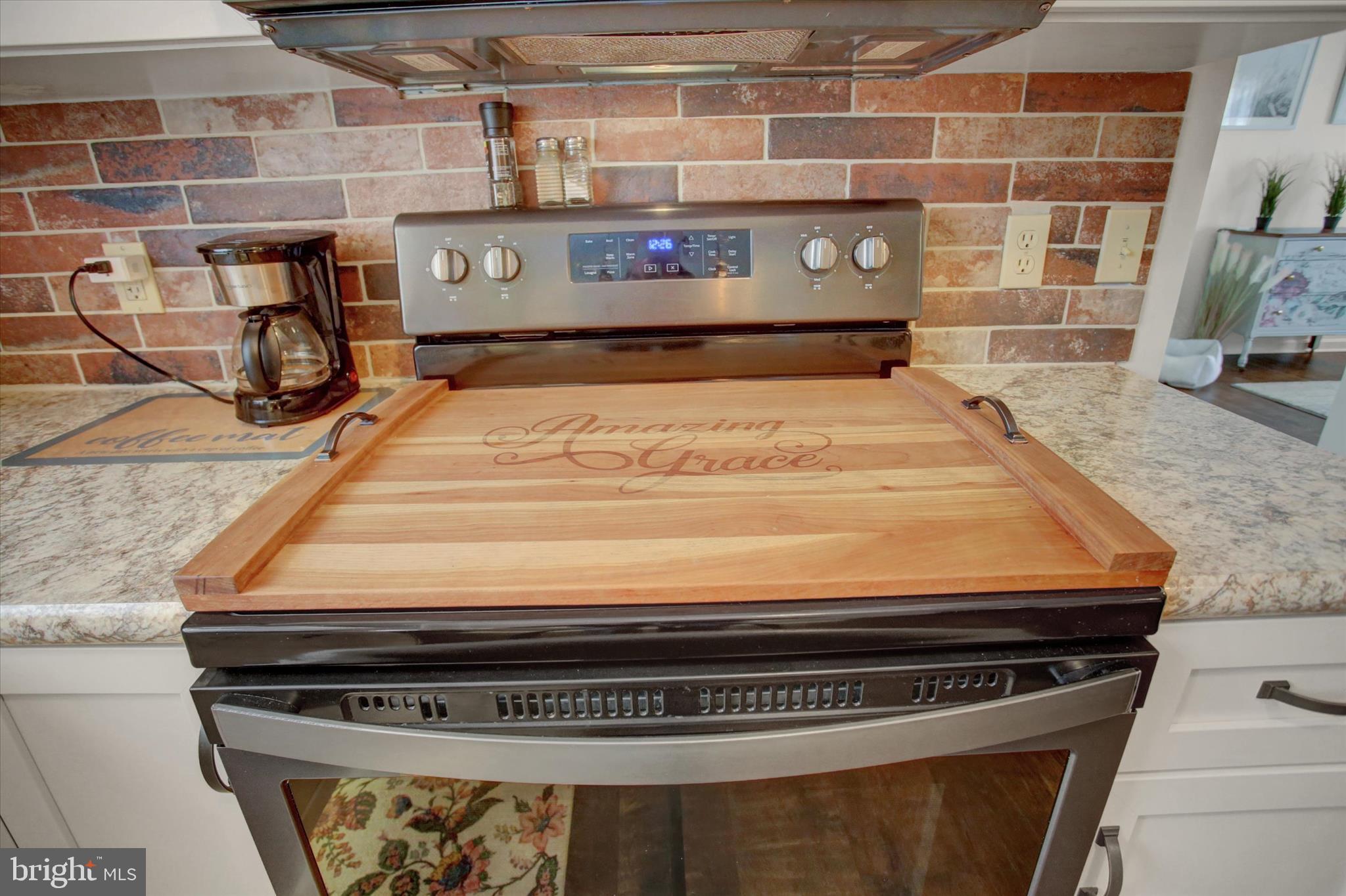 65 Ridgeview Drive Etters, PA 17319 - Photo 18 of 50 a close view of stove