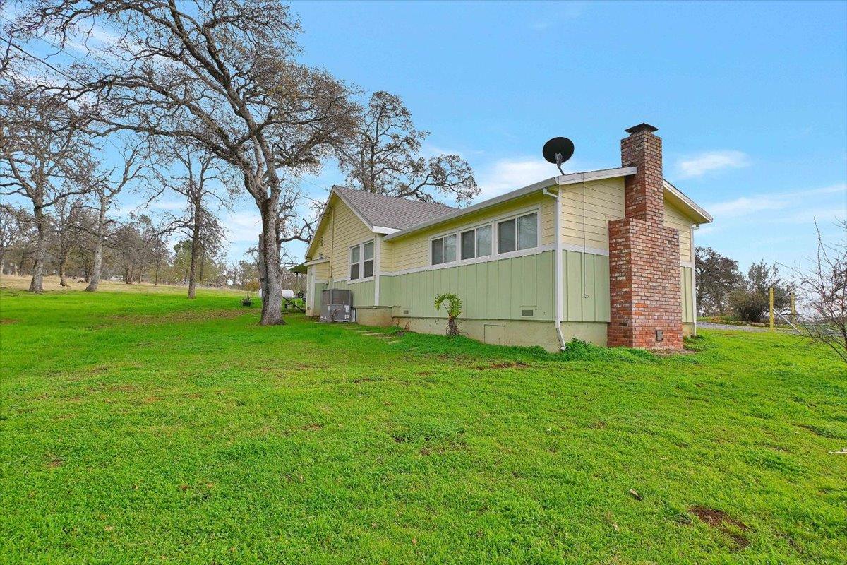 203 Tennessee Lane Bangor, CA 95901 - Photo 28 of 54 a front view of house with yard