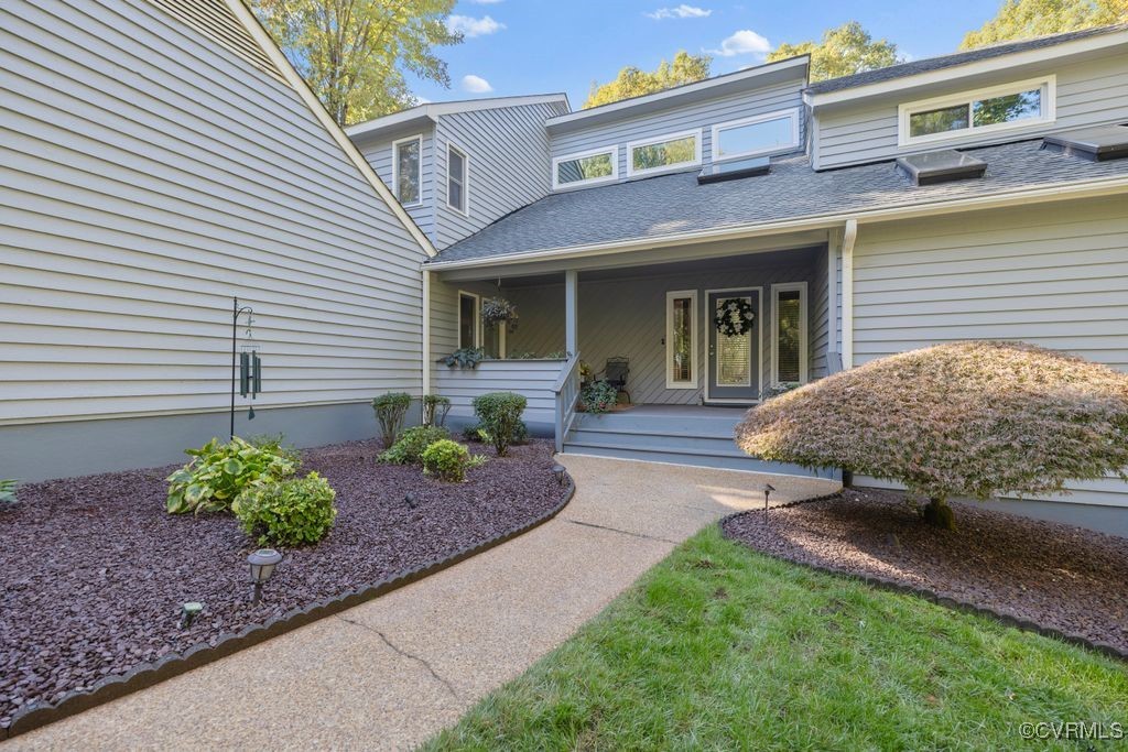14006 Harbour Pointe Road Midlothian, VA 23112 - Photo 7 of 50 a house view with a outdoor space