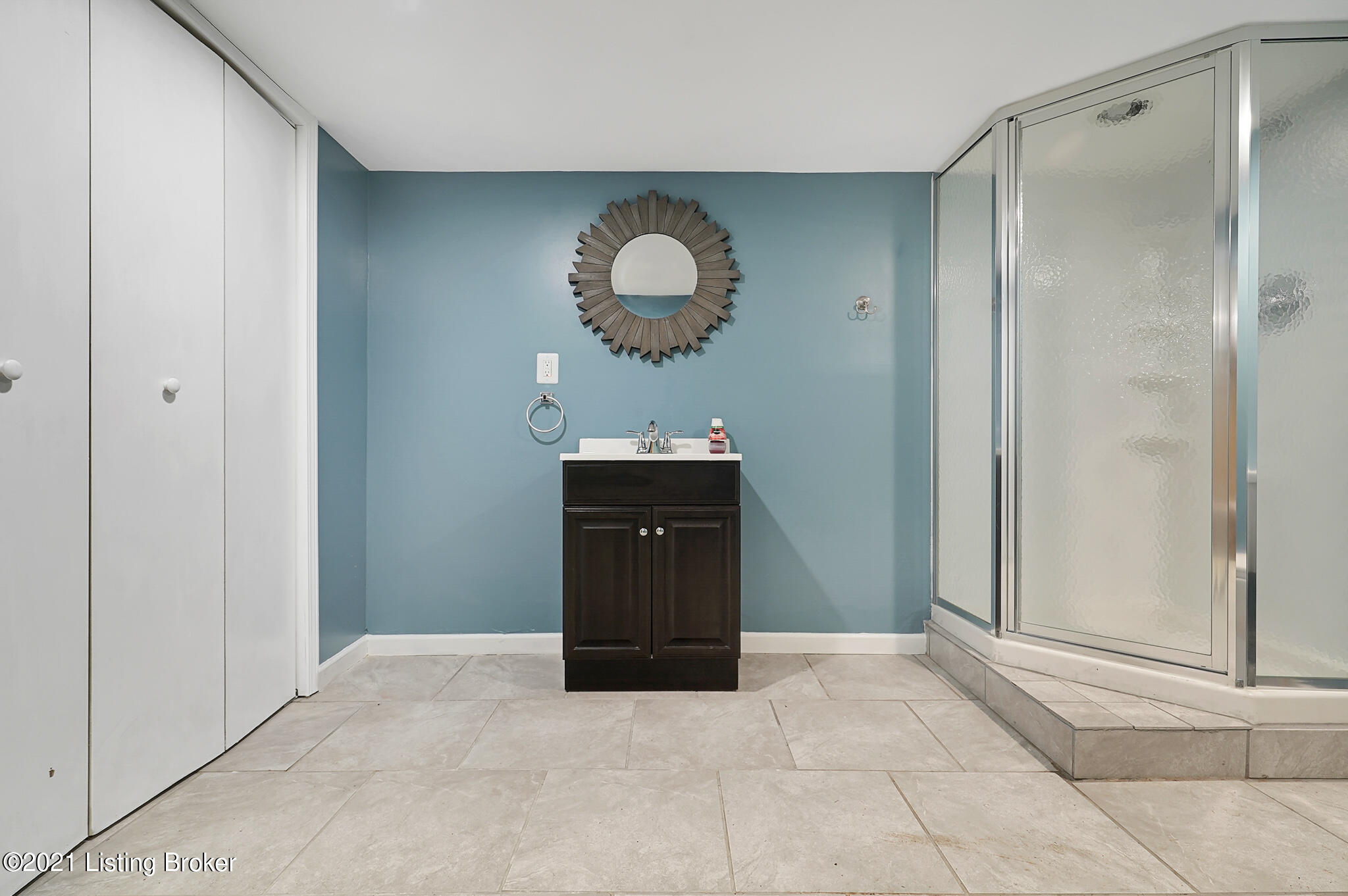 4623 Dover Road Louisville, KY 40216 - Photo 13 of 19 Basement Bath
