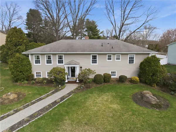 $699,900 | 8 Crabapple Lane, Smithfield, RI 02828