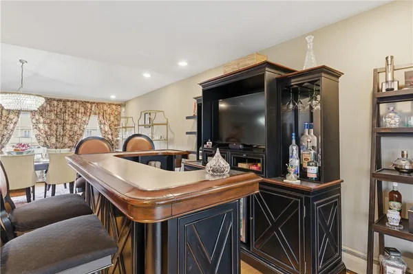 $699,900 | 8 Crabapple Lane, Smithfield, RI 02828