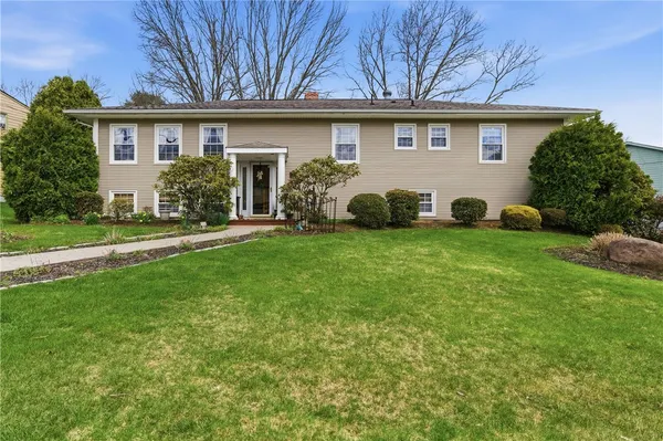 $699,900 | 8 Crabapple Lane, Smithfield, RI 02828