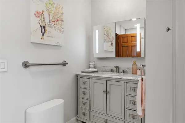 $699,900 | 8 Crabapple Lane, Smithfield, RI 02828