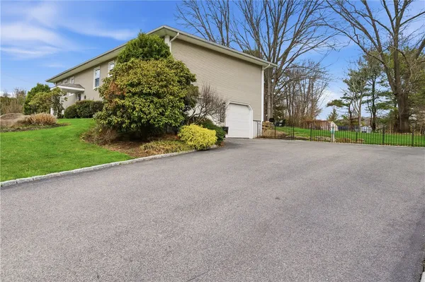 $699,900 | 8 Crabapple Lane, Smithfield, RI 02828