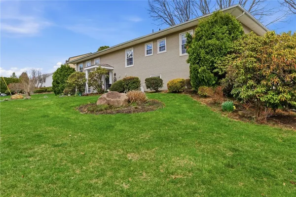 $699,900 | 8 Crabapple Lane, Smithfield, RI 02828
