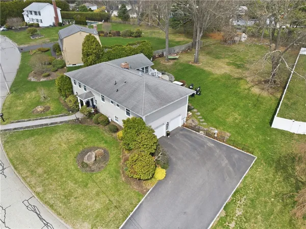 $699,900 | 8 Crabapple Lane, Smithfield, RI 02828