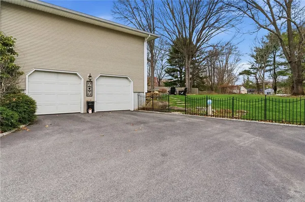 $699,900 | 8 Crabapple Lane, Smithfield, RI 02828