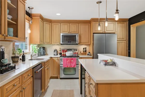 $699,900 | 8 Crabapple Lane, Smithfield, RI 02828