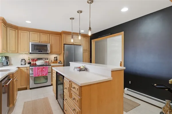 $699,900 | 8 Crabapple Lane, Smithfield, RI 02828