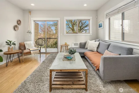 $850,000 | 218 24th Avenue East, Unit A, Seattle, WA 98112