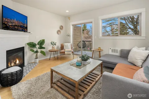 $850,000 | 218 24th Avenue East, Unit A, Seattle, WA 98112