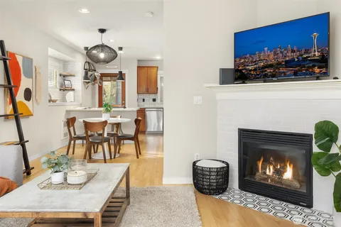 $850,000 | 218 24th Avenue East, Unit A, Seattle, WA 98112