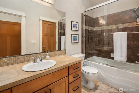 $850,000 | 218 24th Avenue East, Unit A, Seattle, WA 98112