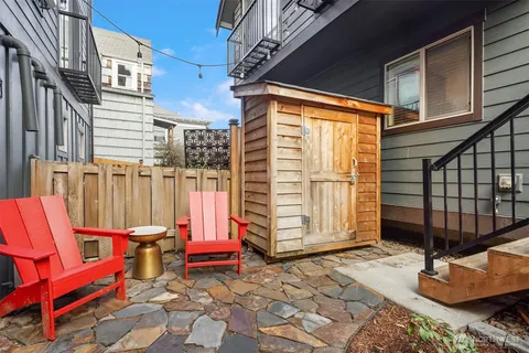 $850,000 | 218 24th Avenue East, Unit A, Seattle, WA 98112
