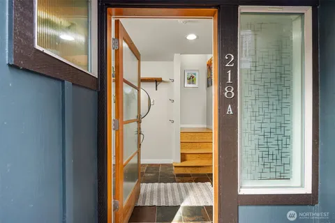 $850,000 | 218 24th Avenue East, Unit A, Seattle, WA 98112