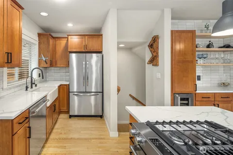 $850,000 | 218 24th Avenue East, Unit A, Seattle, WA 98112