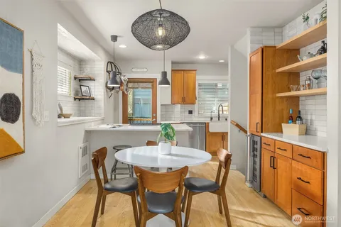 $850,000 | 218 24th Avenue East, Unit A, Seattle, WA 98112