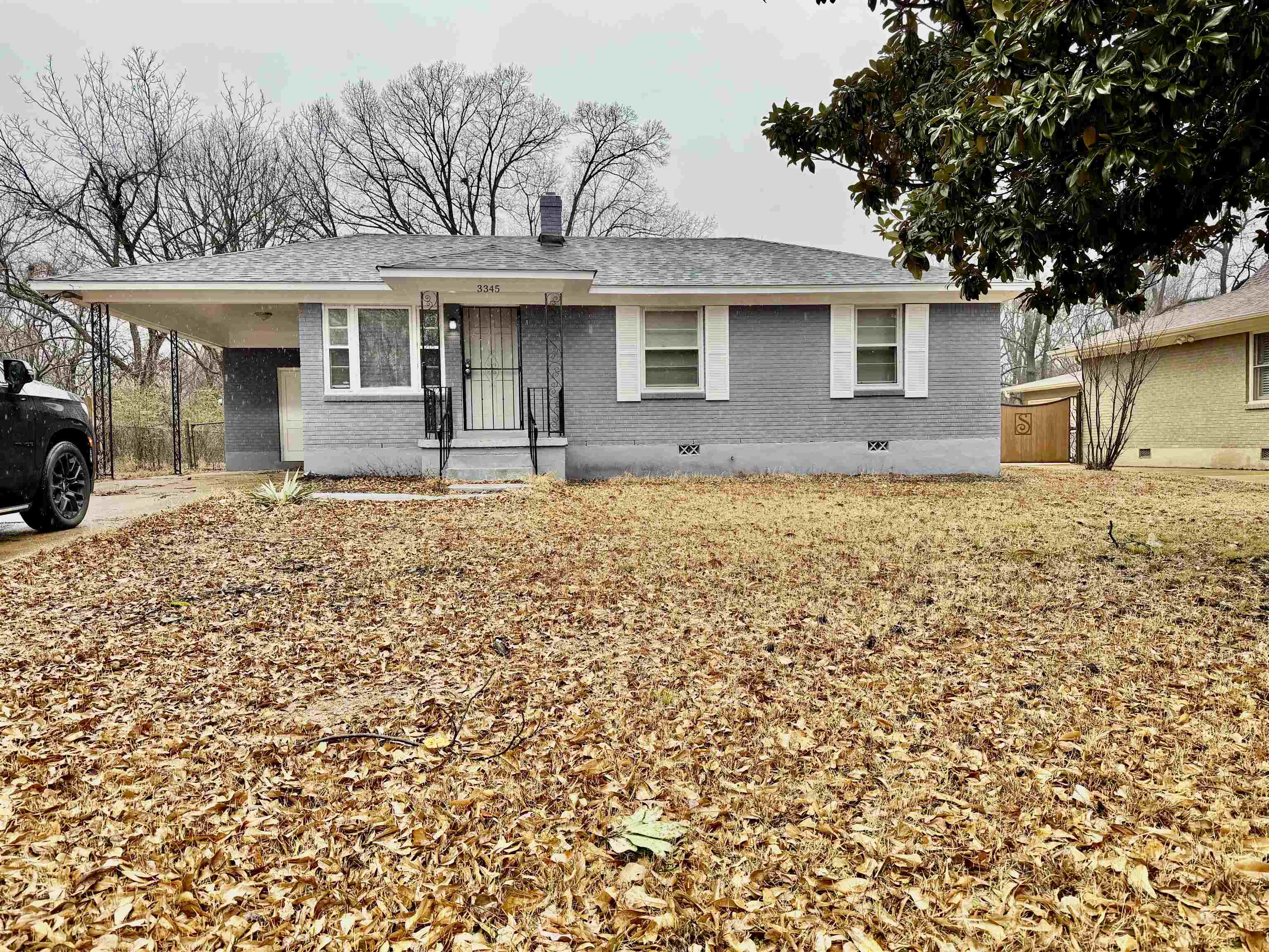 3345 Charlotte Road Memphis, TN 38109 - Photo 5 of 10 Ranch-style house with crawl space, brick siding, a carport, and a porch