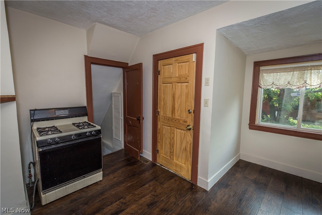 808 Thayer Street Akron, OH 44310 - Photo 12 of 34 Gallery Image 12