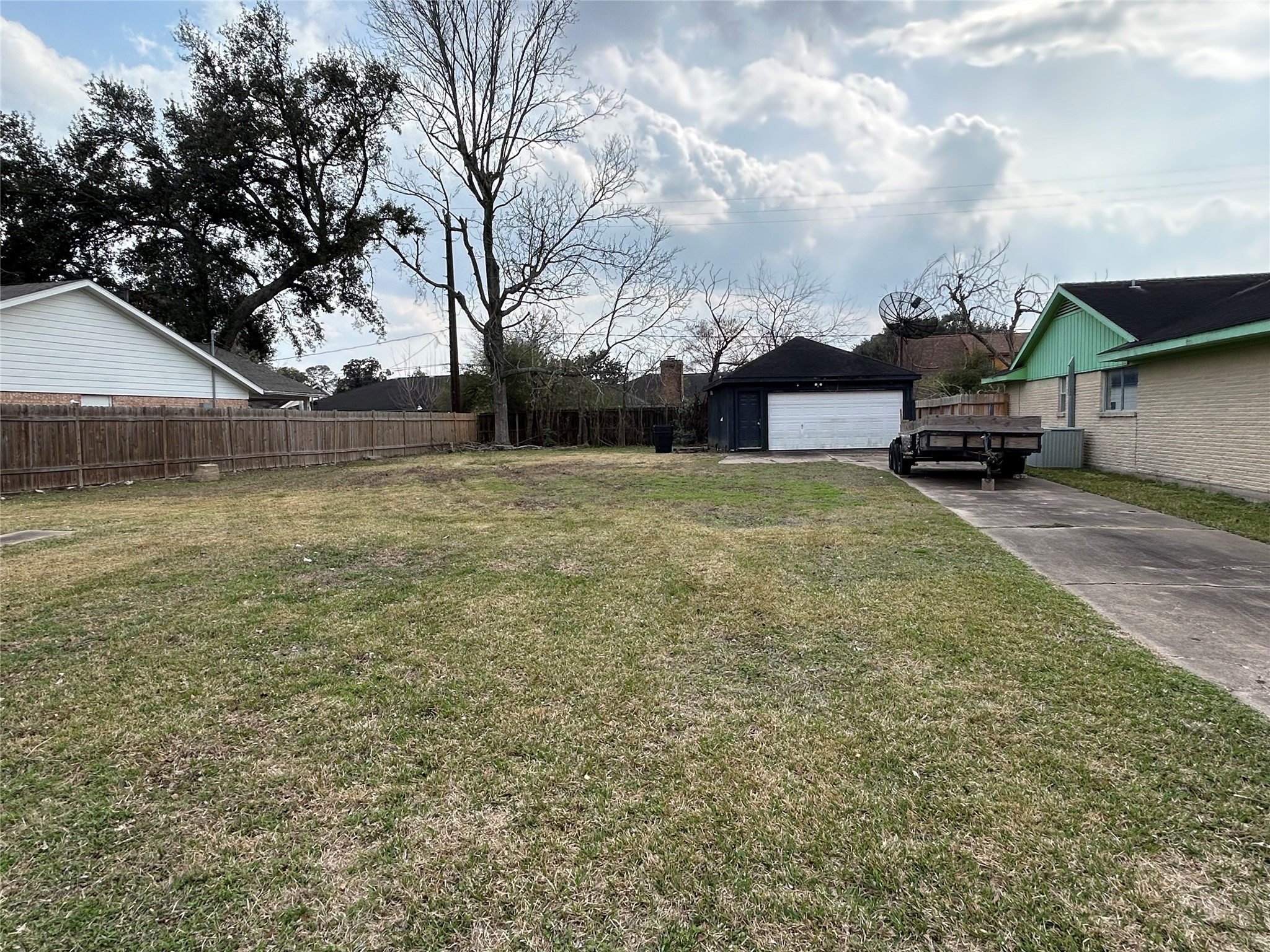 8218 Gulf Spring Lane Houston, TX 77075 - Photo 5 of 7 a view of a yard